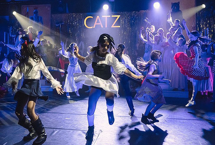  student musical cats Carousel  